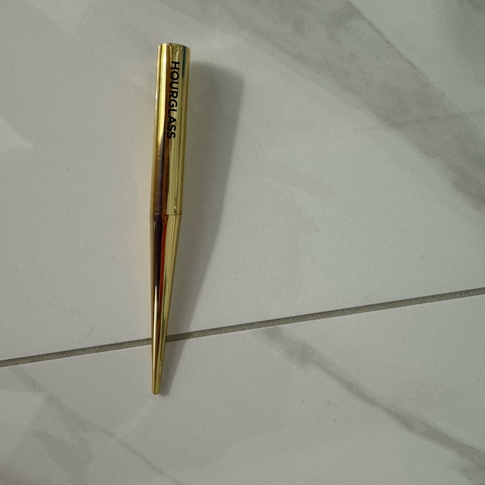 Hourglass lipstick